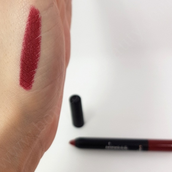 New Doucce Relentless Matte Lip Crayon Winterberry - Picture 3 of 5